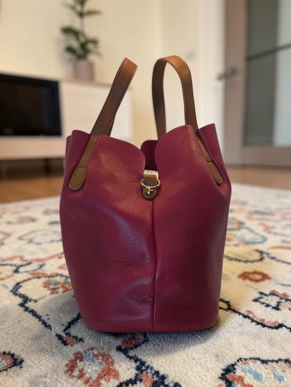 Designer-Inspired Women's Burgundy Leather Tote Bag with Tan Handles NWT - Picture 3 of 8